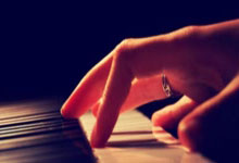 股票估值app:怎样在手机上炒股票-大盘回调 无敌的“易中天”也终于跌了！为何情绪突变？