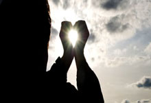 股票可以做杠杆:在手机上怎么抄股票-A股三大指数回调：沪指跌0.45% 银行股逆市走强